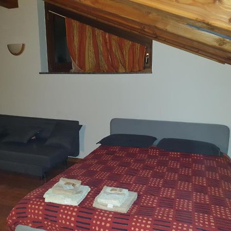 Mansarda Chanoux Cir N 0027 夏特林 外观 照片
