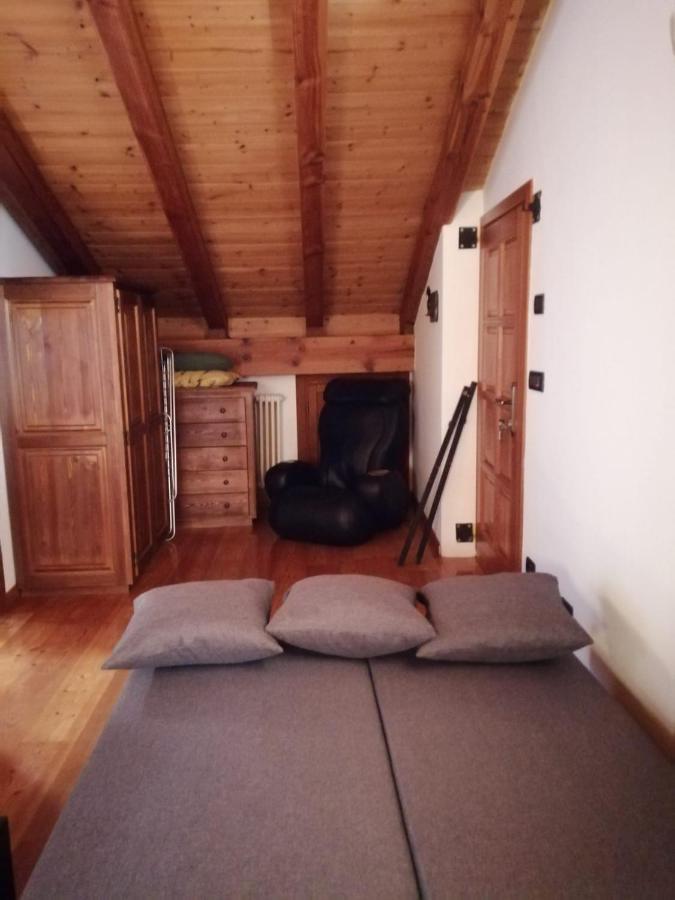 Mansarda Chanoux Cir N 0027 夏特林 外观 照片